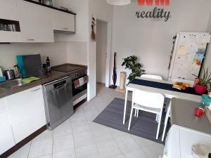 Pronájem bytu 2+1, Karlovy Vary, Zbrojnická, 58 m2