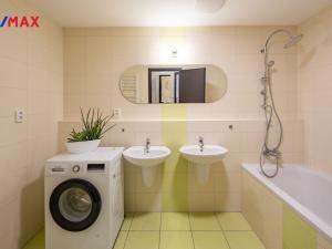 Prodej bytu 3+1, Karlovy Vary - Doubí, Spálená, 83 m2