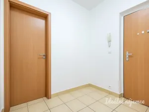Pronájem bytu 2+kk, Praha - Hloubětín, Nepelova, 58 m2