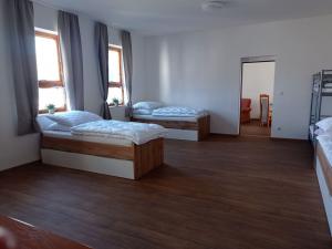 Prodej komerční nemovitosti, Drnholec, Polní, 830 m2