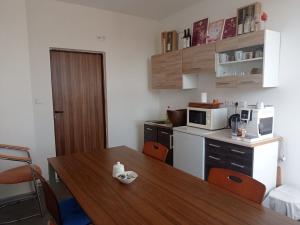 Prodej komerční nemovitosti, Drnholec, Polní, 830 m2