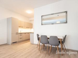 Pronájem bytu 2+kk, Praha - Letňany, Nepomuckých, 61 m2