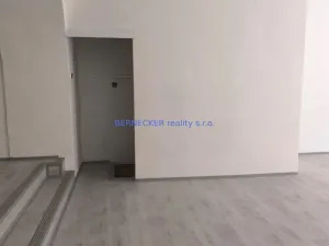 Pronájem obchodního prostoru, Hradec Králové, Švehlova, 85 m2