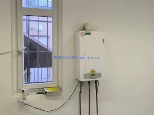 Pronájem obchodního prostoru, Hradec Králové, Švehlova, 85 m2