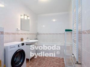 Prodej bytu 1+kk, Šestajovice, Komenského, 57 m2