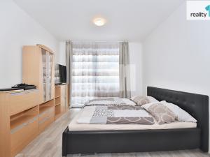 Pronájem bytu 1+kk, Praha - Horní Měcholupy, Modenská, 35 m2