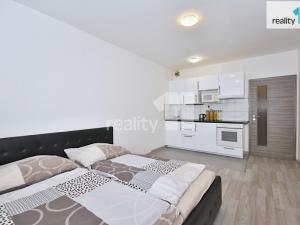 Pronájem bytu 1+kk, Praha - Horní Měcholupy, Modenská, 35 m2