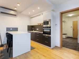 Pronájem bytu 2+kk, Praha - Radlice, Radlická, 85 m2