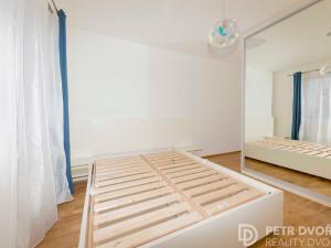 Pronájem bytu 2+kk, Praha - Hloubětín, Saarinenova, 50 m2