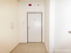 Pronájem bytu 2+kk, Praha - Hloubětín, Saarinenova, 50 m2