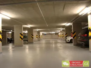 Pronájem garážového stání, Praha - Holešovice, Komunardů, 5 m2