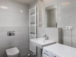 Pronájem bytu 2+kk, Praha - Smíchov, Podbělohorská, 57 m2