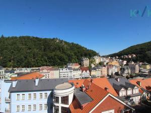 Prodej bytu 4+1, Karlovy Vary, Tylova, 89 m2