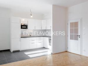 Pronájem bytu 2+kk, Praha - Smíchov, Na pláni, 52 m2