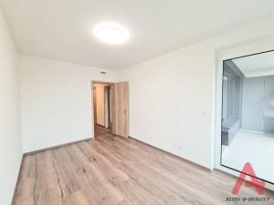 Pronájem bytu 2+kk, Praha - Vysočany, Kolbenova, 60 m2