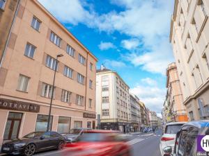 Prodej garážového stání, Praha - Žižkov, Husitská, 13 m2