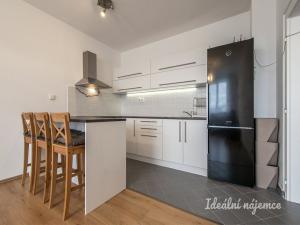 Pronájem bytu 2+kk, Praha - Krč, Štúrova, 39 m2