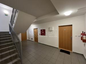 Pronájem bytu 1+kk, Praha - Horní Počernice, Spojenců, 39 m2