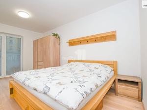 Pronájem bytu 2+kk, Liberec - Liberec II-Nové Město, Papírová, 72 m2