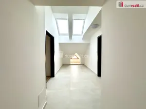 Prodej bytu 2+kk, Horní Blatná, náměstí Sv. Vavřince, 69 m2