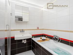 Prodej bytu 3+1, Praha - Chodov, Jarníkova, 82 m2