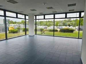 Pronájem obchodního prostoru, Praha - Horní Počernice, Sezemická, 132 m2