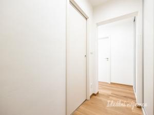 Pronájem bytu 2+kk, Praha - Bohnice, Ratibořská, 44 m2