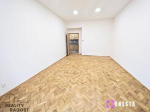 Pronájem bytu 2+1, Praha - Nusle, náměstí Generála Kutlvašra, 54 m2