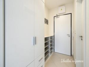 Pronájem bytu 1+kk, Praha - Hloubětín, U Elektry, 25 m2