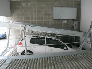 Pronájem garážového stání, Praha - Vinohrady, Voroněžská, 15 m2