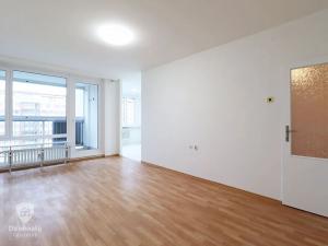 Pronájem bytu 3+1, Praha - Kobylisy, Famfulíkova, 60 m2