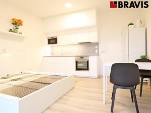 Pronájem bytu 1+kk, Brno - Sadová, Kumpoštova, 32 m2