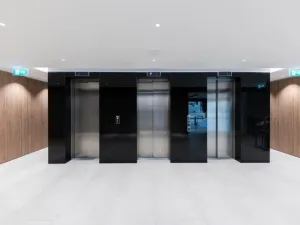 Pronájem kanceláře, Praha - Karlín, Pobřežní, 1059 m2