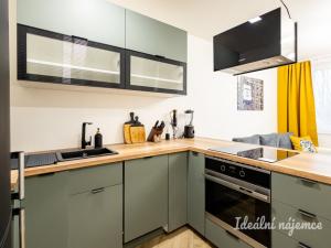 Pronájem bytu 2+kk, Praha - Hloubětín, Kardašovská, 43 m2