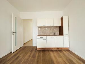 Pronájem bytu 1+kk, Praha - Horní Měcholupy, Milánská, 32 m2