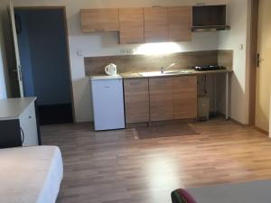 Pronájem bytu 1+kk, Praha - Kamýk, Cholupická, 27 m2