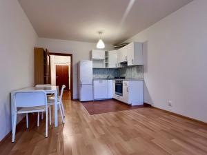 Pronájem bytu 1+kk, Praha - Horní Měcholupy, Hornoměcholupská, 36 m2