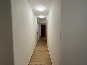 Pronájem bytu 2+kk, Praha - Holešovice, U garáží, 60 m2