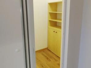 Pronájem bytu 2+kk, Praha - Hloubětín, Kardašovská, 47 m2