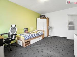 Prodej bytu 2+1, Ostrov, Kollárova, 52 m2