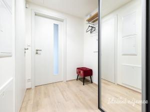 Pronájem bytu 1+kk, Praha - Žižkov, Šrámkové, 36 m2