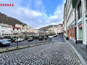 Prodej obchodního prostoru, Karlovy Vary, Divadelní náměstí, 100 m2