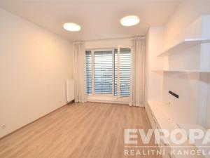 Pronájem bytu 1+kk, Praha - Vršovice, Novgorodská, 30 m2