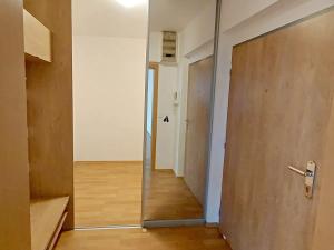 Pronájem bytu 1+kk, Praha - Vysočany, Na Harfě, 56 m2