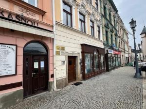 Pronájem obchodního prostoru, Frýdek-Místek, Zámecké nám., 73 m2