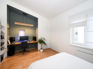 Pronájem bytu 2+kk, Praha - Holešovice, U garáží, 45 m2