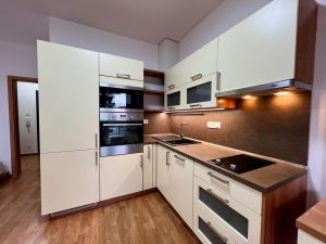 Pronájem bytu 1+kk, Praha - Malešice, Počernická, 33 m2