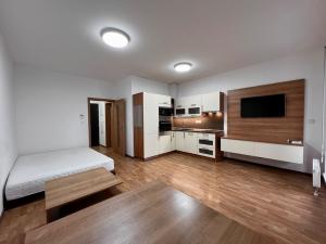 Pronájem bytu 1+kk, Praha - Malešice, Počernická, 33 m2