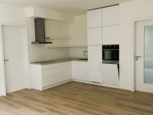 Pronájem bytu 2+kk, Praha - Štěrboholy, Pod areálem, 56 m2