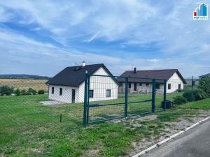 Pronájem rodinného domu, Skapce, 1350 m2